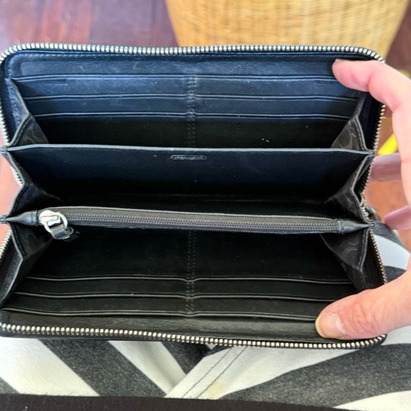 COACH Full Zip Accordion Style Black Leather - Picture 5 of 11